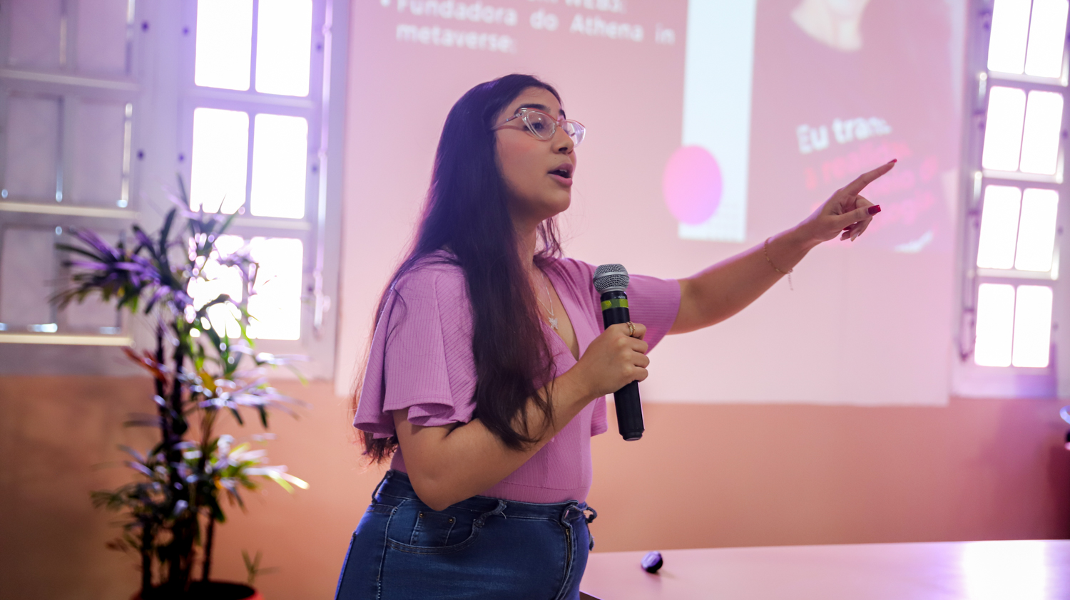 Estudantes usam metaverso para apresentar trabalho de conclusão de curso