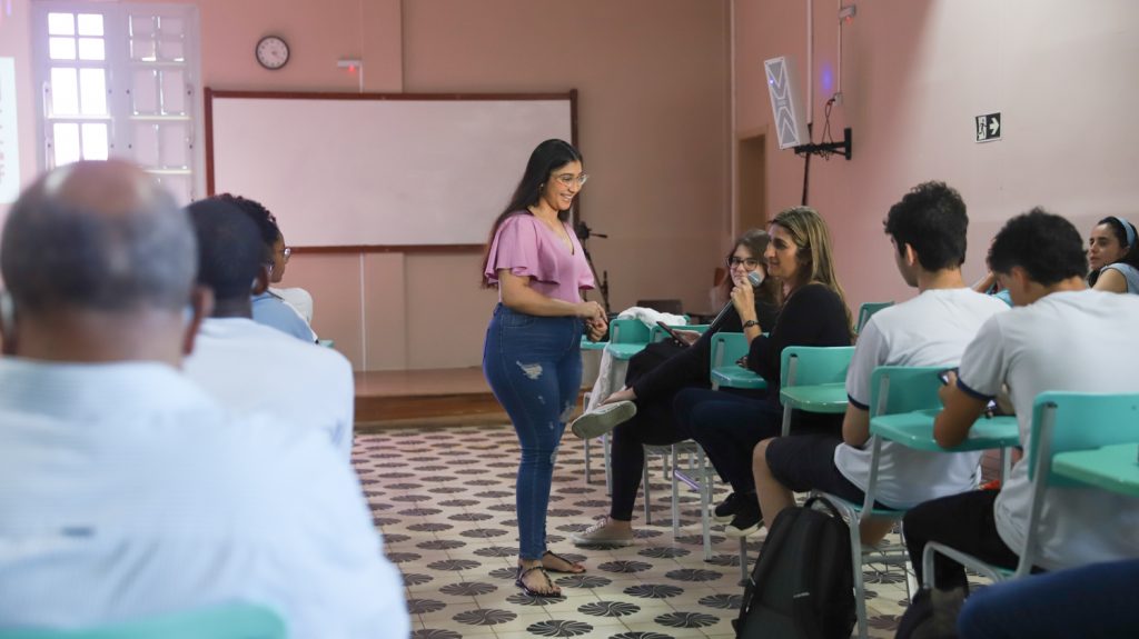 Estudantes usam metaverso para apresentar trabalho de conclusão de curso