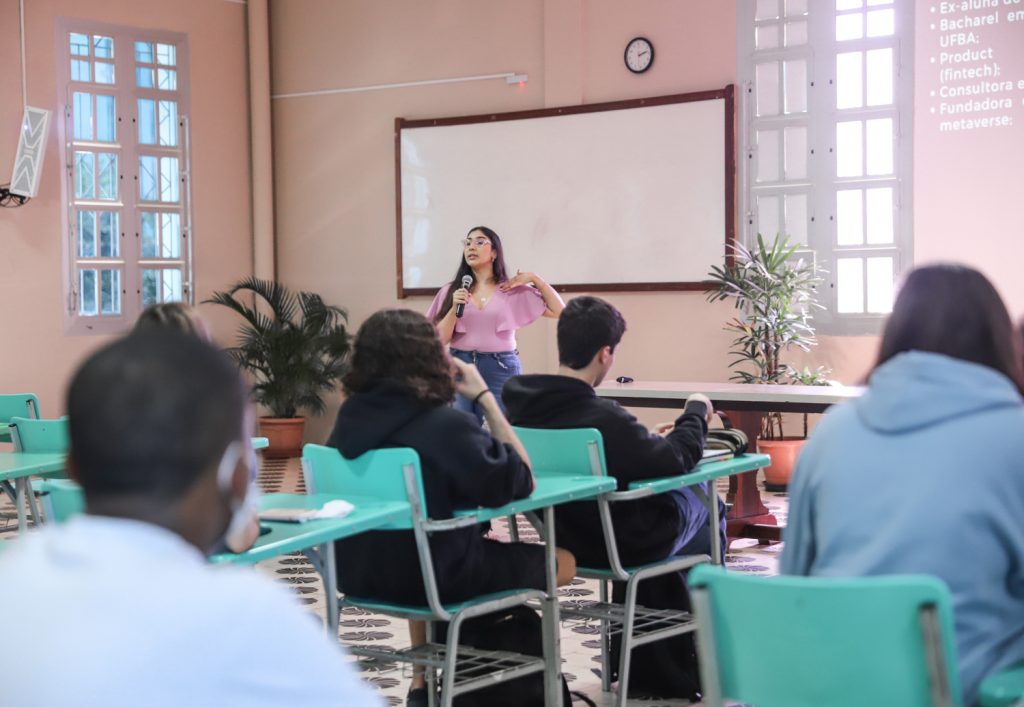 Estudantes usam metaverso para apresentar trabalho de conclusão de curso