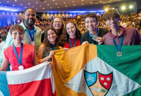 Estudantes do Vieira são condecorados em Brasília em programa do MCTI em parceria com a Nasa