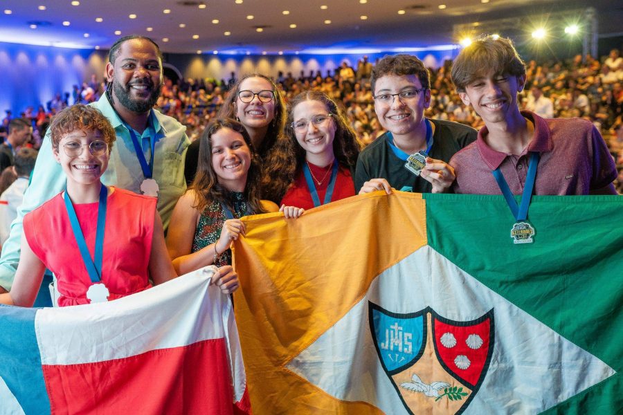 Estudantes do Vieira são condecorados em Brasília em programa do MCTI em parceria com a Nasa