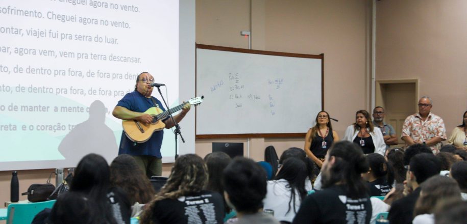 Terceirão do Vieira tem aulão especial com presença do cantor e violonista Roberto Patiño  