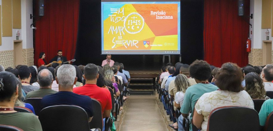 Educadores do Vieira têm formação especial na abertura do planejamento para ano letivo de 2025