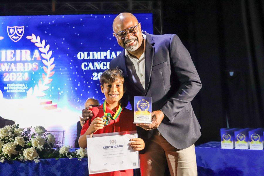 Em evento solene, Vieira entrega premiações a cerca de 130 estudantes que se destacaram em olimpíadas do conhecimento e eventos científicos em 2024