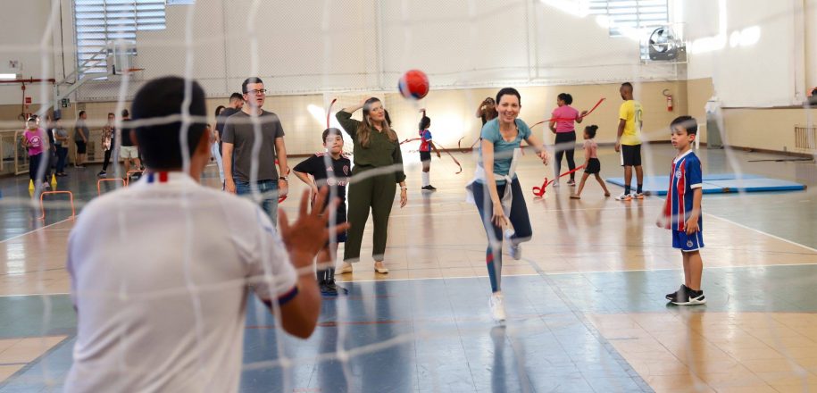 Esportes, jogos e brincadeiras unem crianças e famílias em projetos do Tempo Integral do Vieira