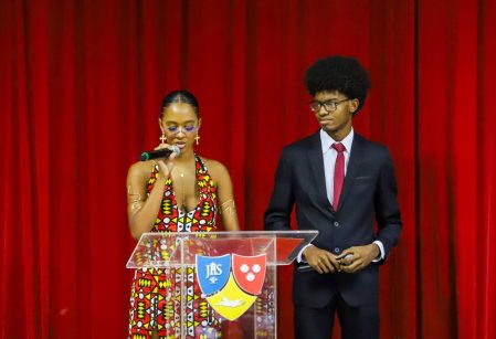 Concluintes do Ensino Médio Noturno celebram formação integral em solenidade no Mabel Velloso