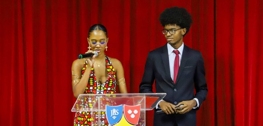 Concluintes do Ensino Médio Noturno celebram formação integral em solenidade no Mabel Velloso