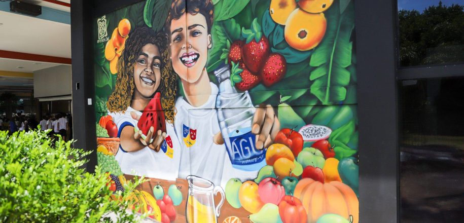 Painéis de grafite unem arte urbana e educação alimentar para jovens no Vieira